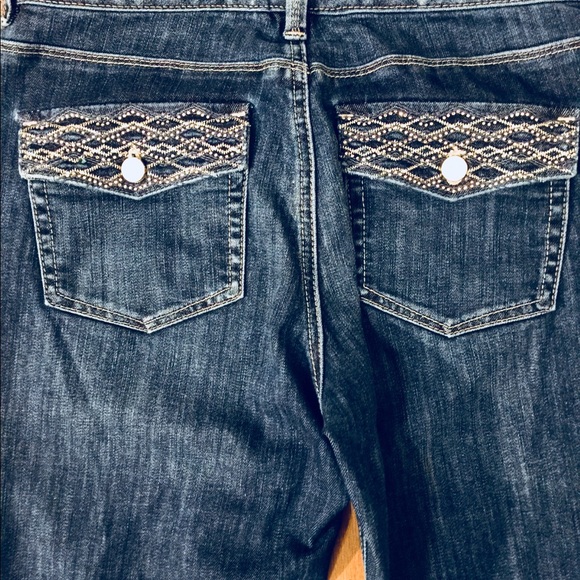 BOOT CUT JEANS WHITE HOUSE BLACK MARKET CONTOUR FIT SIZE 4R 32 1/2” BLING POCKE - Picture 2 of 6